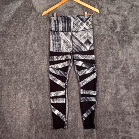 Lululemon High waisted black n white full length mesh panels women's 6 - Picture 1 of 6